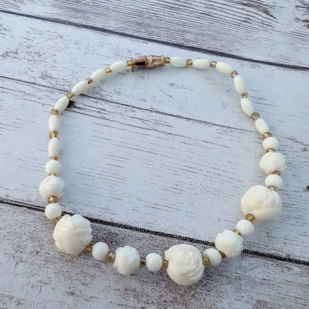 Vintage Bracelet - Cream Carved Beads - Dainty - Picture 3 of 7